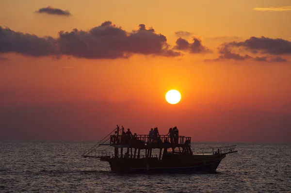 Gün batımı tekne — Stok fotoğraf