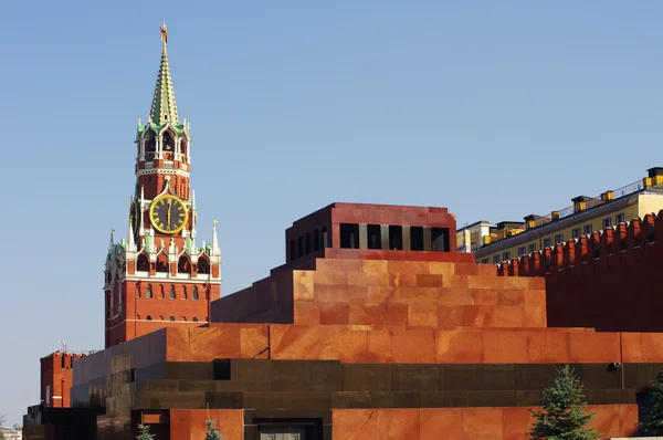 Lenin Mausoleum and Kremlin`s tower at Red Square in Moscow — Stock Photo, Image