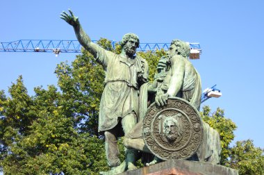 anıt çikolatalı ve pozharsky, güneşli bir yaz günü, Moskova