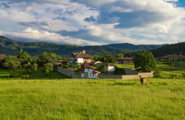 Красивый балканский дом — стоковое фото