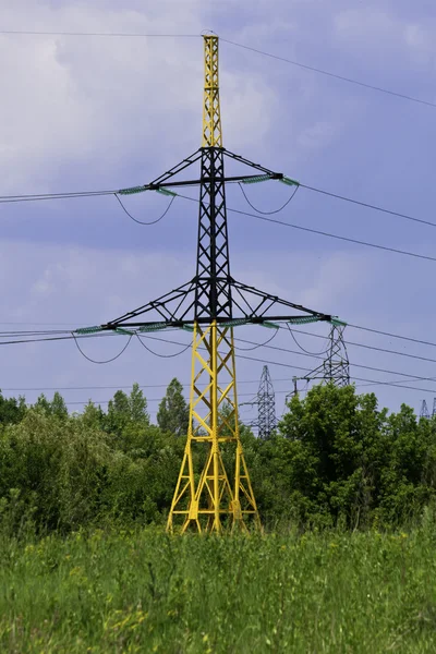 Suportes de linha de transmissões de eletricidade — Fotografia de Stock