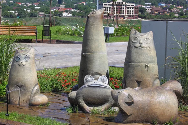 Stone sculptures of cats — Stock Photo, Image