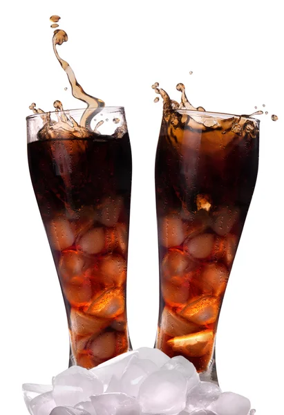 Cola fresca com cubos de gelo — Fotografia de Stock