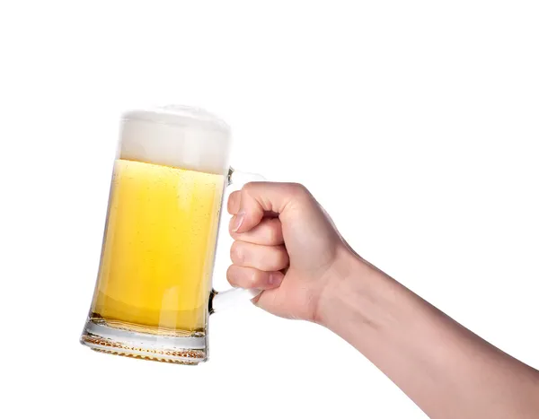 Hand met glas bier isolated.making toast — Stockfoto
