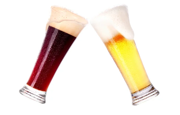 Pair of beer glasses making a toast isolated — Stock Photo, Image