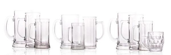 Seria szklanych pusty piwo na białym tle — Zdjęcie stockowe