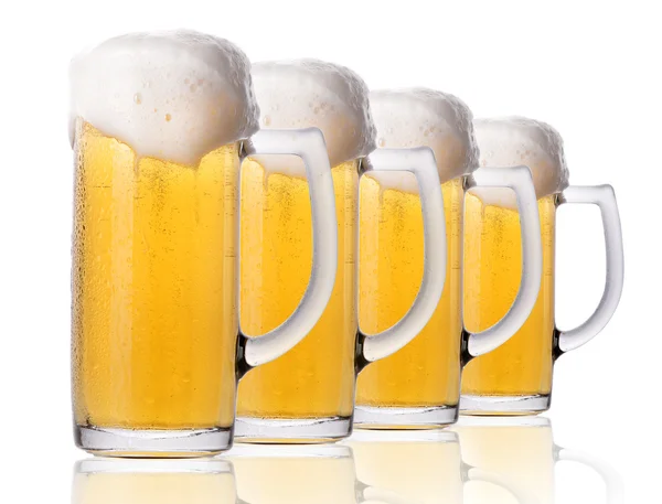 Orosená sklenice lehkého piva, samostatný — Stock fotografie