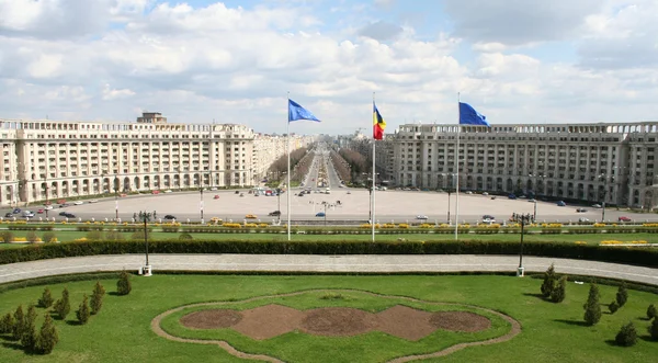 Boulevard pohled od paláce parlamentu — Stock fotografie