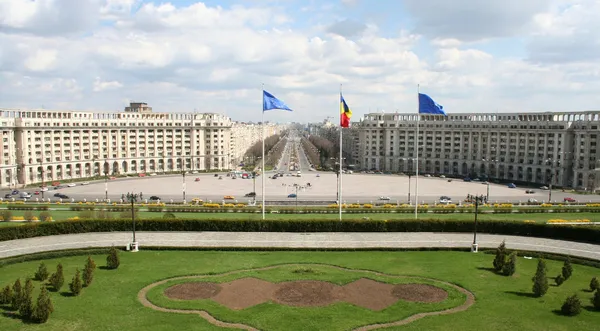 Blick auf den Boulevard vom Palast des Parlaments lizenzfreie Stockbilder