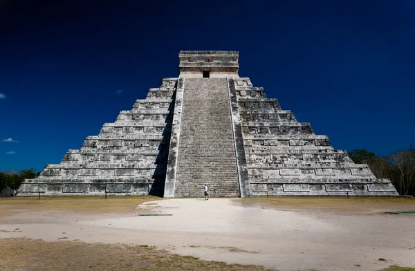 Ziggurat (pirámide) en Chichén Itzá —  Fotos de Stock