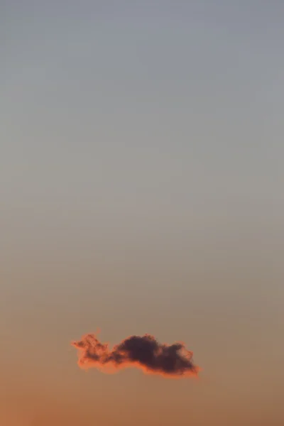 Nube solitaria —  Fotos de Stock