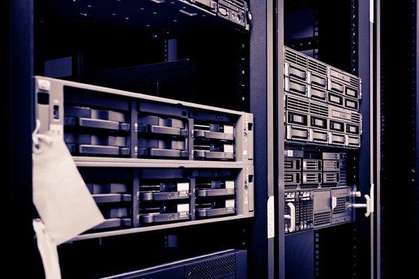 Netzwerk-Server-Rack-Festplatten — Stockfoto