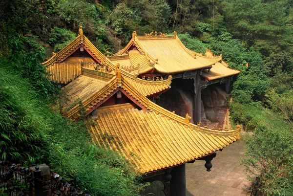Techo del templo chino. De China. Leshan. — Foto de Stock