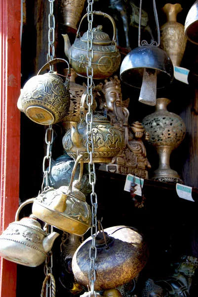Metal antika çaydanlıklar — Stok fotoğraf