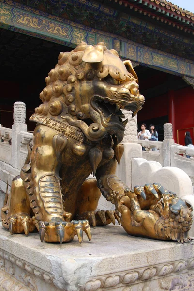 Alter goldener Löwe. China. — Stockfoto