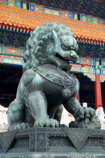 León de bronce antiguo. China. . Fotos de stock libres de derechos