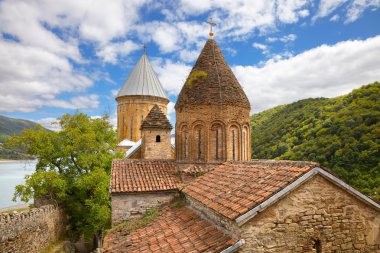 Kilise kale ananuri kompleksi