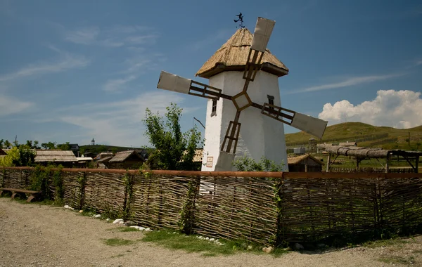 Molino de viento en Ucrania — Foto de Stock