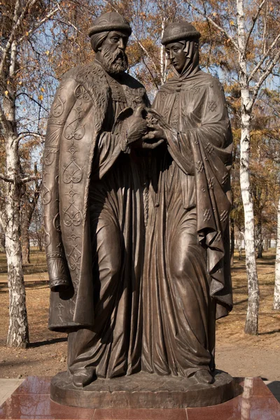 Памятник Петру и Февронии Муромских в Иркутске — стоковое фото