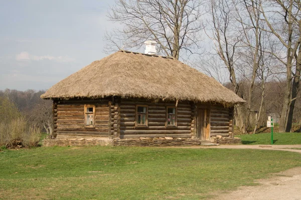 Stary drewniany dom w jasna Polana - Tołstoj nieruchomości — Zdjęcie stockowe