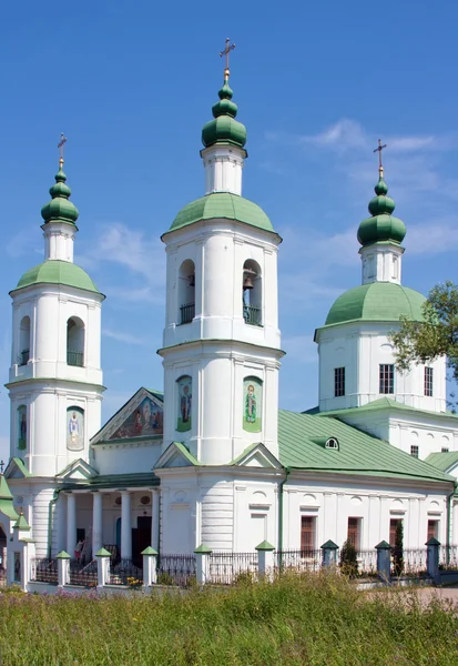 Kerk van de opstanding in het dorp van molodi, Rusland — Stockfoto