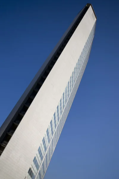 Pirelli je mrakodrap v Miláně, Itálie — Stock fotografie