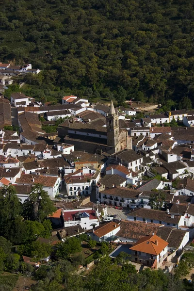İspanya'nın Dağları'nda küçük bir kasaba — Stok fotoğraf