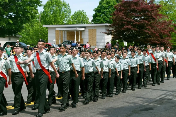 Kadetten der Armee marschieren — Stockfoto
