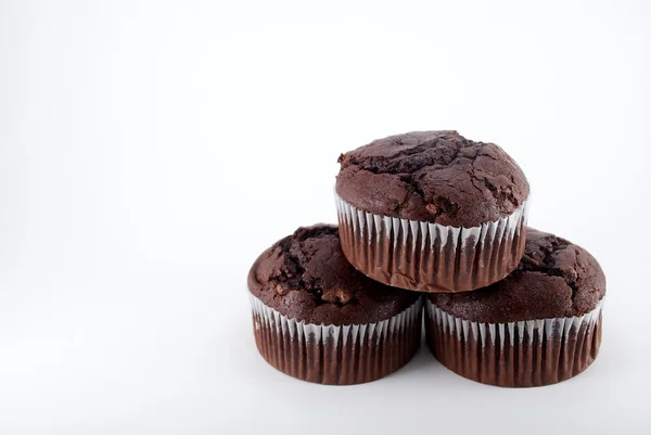 Üç yığılmış çift çikolatalı kek — Stok fotoğraf
