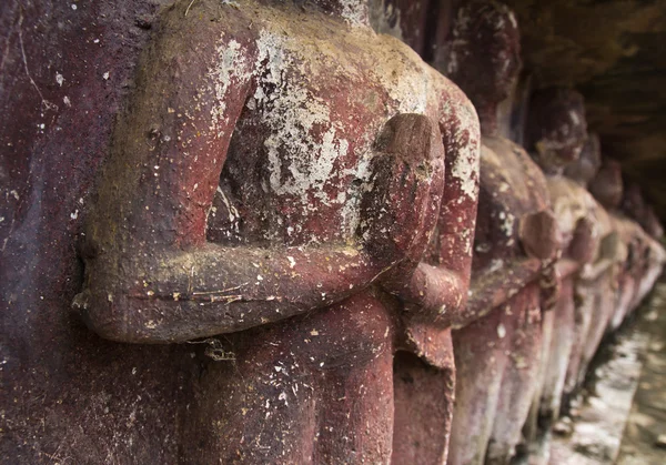 Antigua imagen de Buda en el parque histórico — Foto de Stock