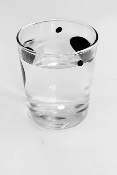Bicchiere di acqua limpida — Foto Stock