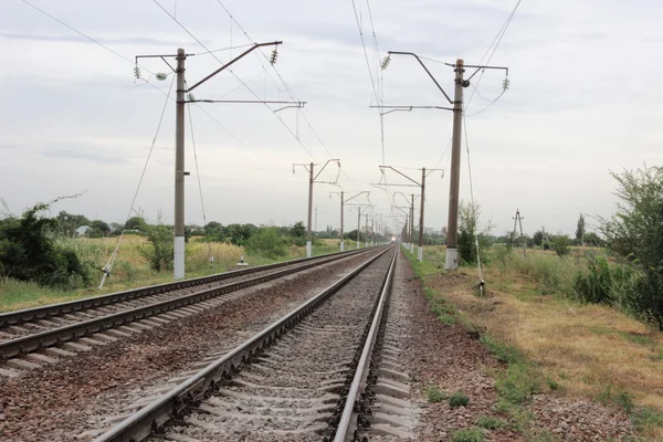 Ferroviária se estende para a distância — Fotografia de Stock