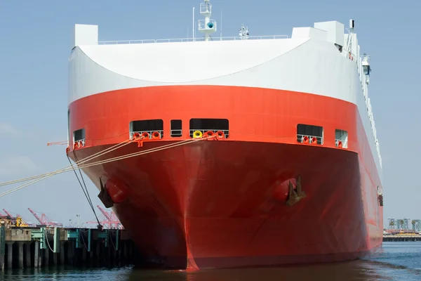 Duży samochód statek przewoźnika — Zdjęcie stockowe