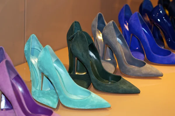 Kadınların yüksek topuklu ayakkabı — Stok fotoğraf