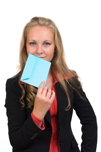 Jovem mulher de negócios com um envelope azul — Fotografia de Stock