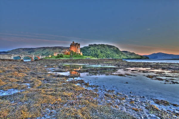Eilan Donan Castle at sunrise — Stock Photo, Image