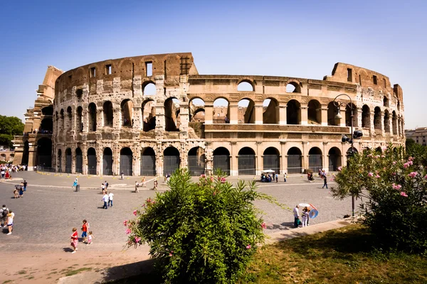 Κολοσσαίο στη Ρώμη Ιταλία καυτή θερινή ημέρα — Φωτογραφία Αρχείου