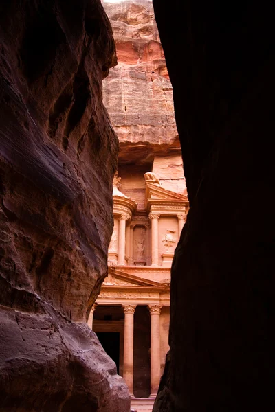 Siq and treasury in Petra — Stock Photo, Image