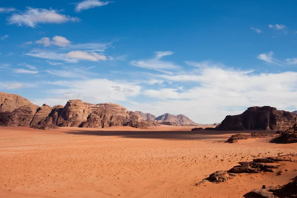 Enge Sicht auf die Wüste Wadi Rum, Jordanien. Kopierraum. — Stockfoto