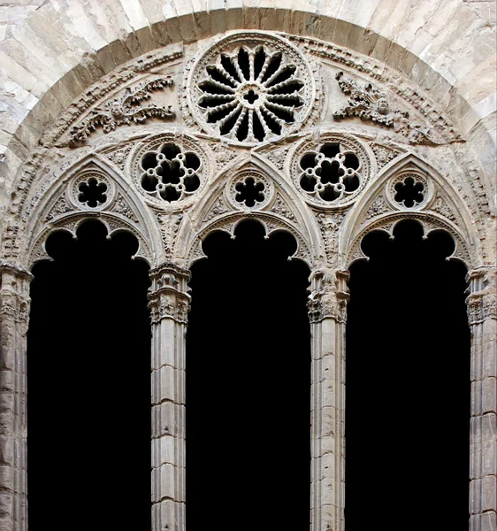 Okno katedrály — Stock fotografie