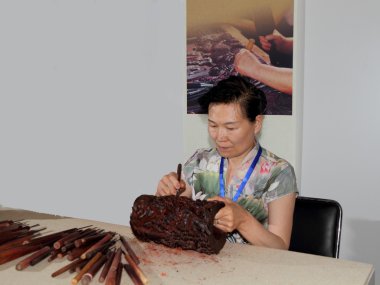 Beijing red sandalwood wood carvings clipart