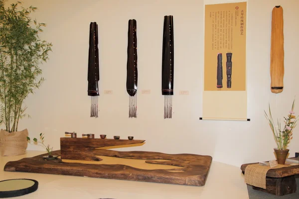 北京风味传统工艺品 — — 古琴传统工艺制作 图库图片