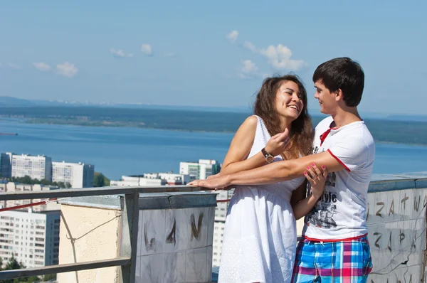 Love story. On the roof of the house — Stock Photo, Image