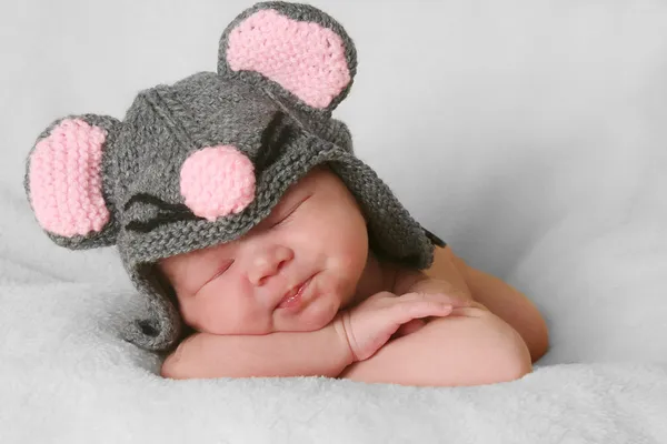 Bebé recién nacido niña — Foto de Stock