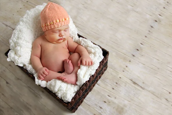 生まれたばかりの赤ちゃんの女の子 — ストック写真