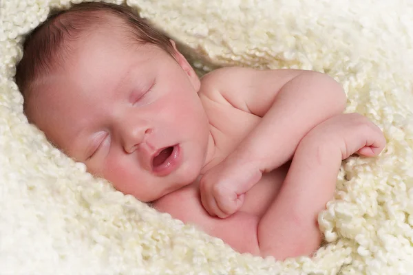 Bayi perempuan yang baru lahir — Stok Foto