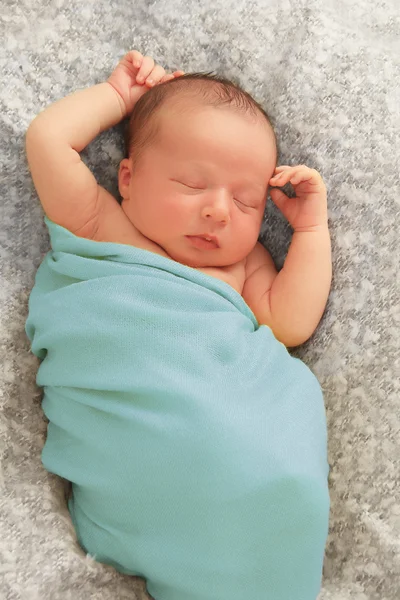 Pasgeboren babyjongen — Stockfoto