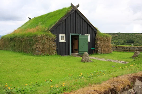 Islandské půdě dům — Stock fotografie