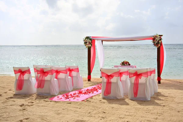 Пляжная свадьба. — стоковое фото