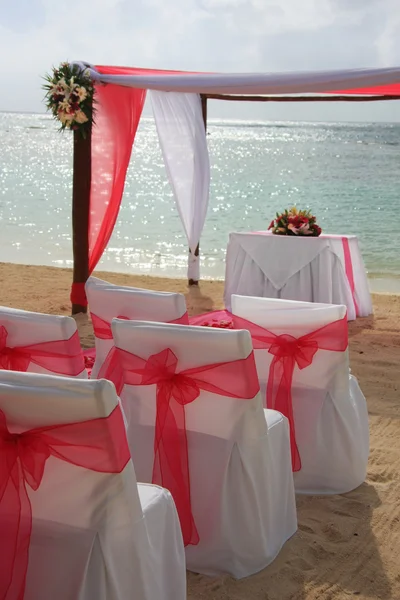 Пляжная свадьба — стоковое фото